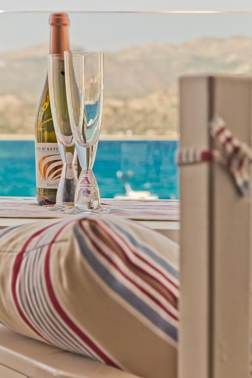 Nereus Luxurious Suites Karpathos Extérieur photo