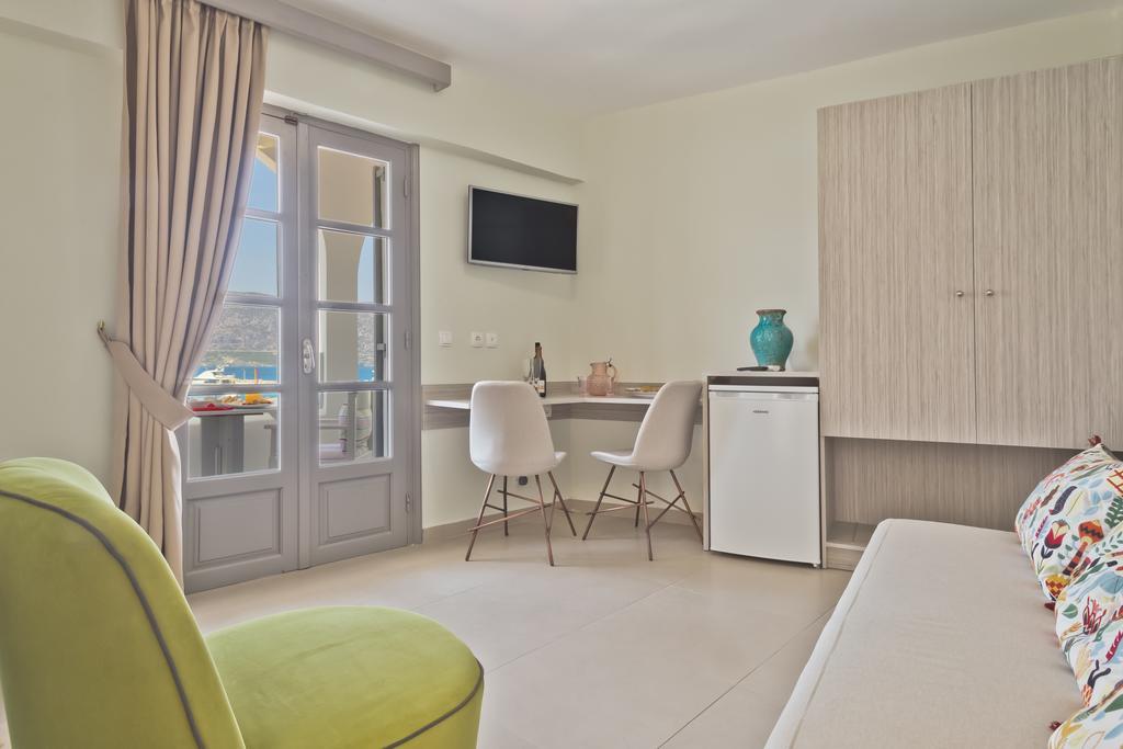 Nereus Luxurious Suites Karpathos Extérieur photo